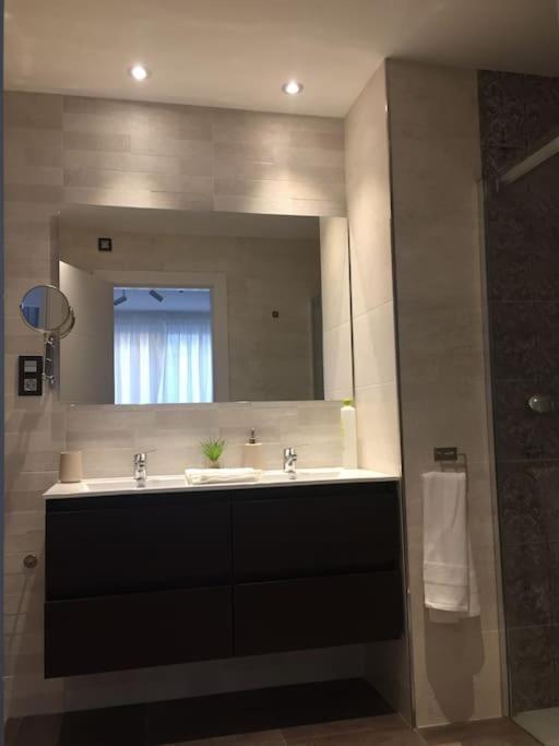 Luxury Apartment *