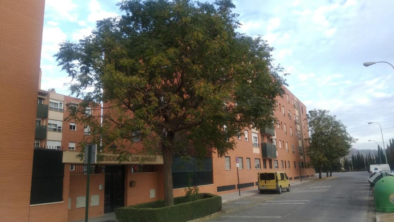 Luminoso En Urbanizacion Privada * Granada