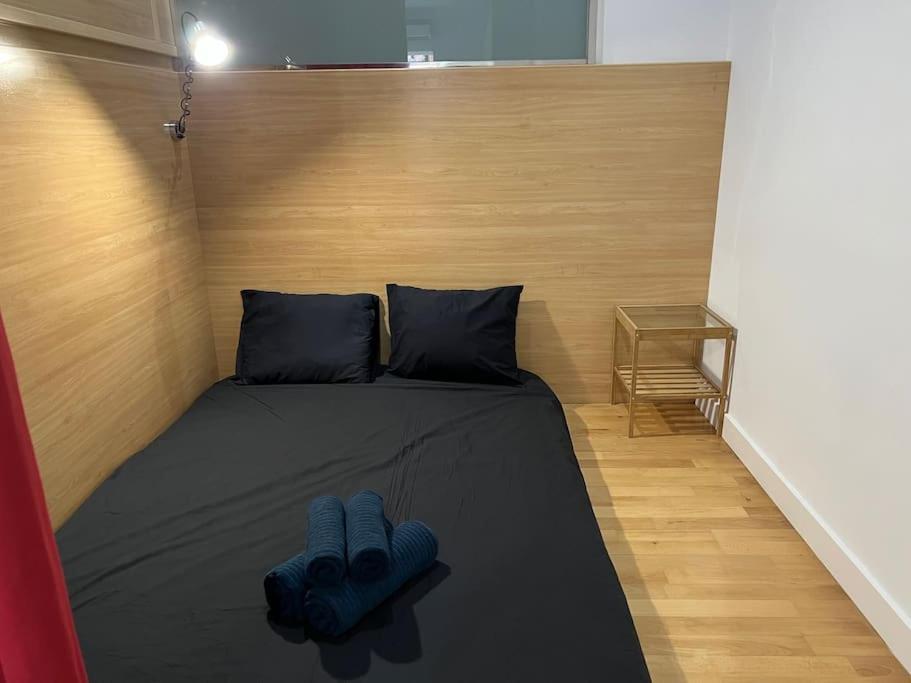 Japanese Style 9 Person Flat, Close To Alhambra *