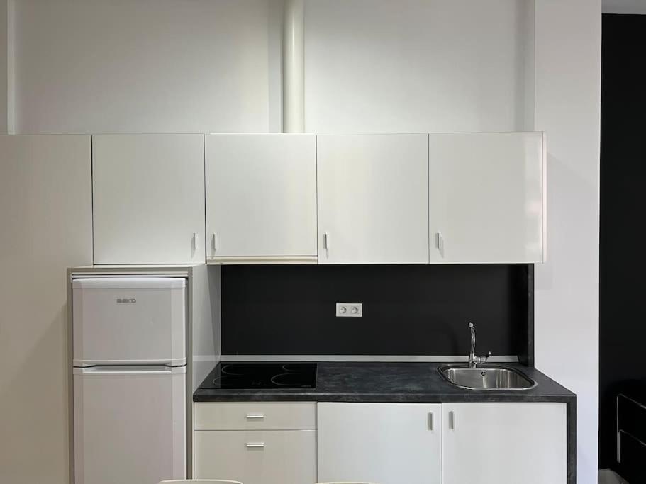 Japanese Style 9 Person Flat, Close To Alhambra Apartamento