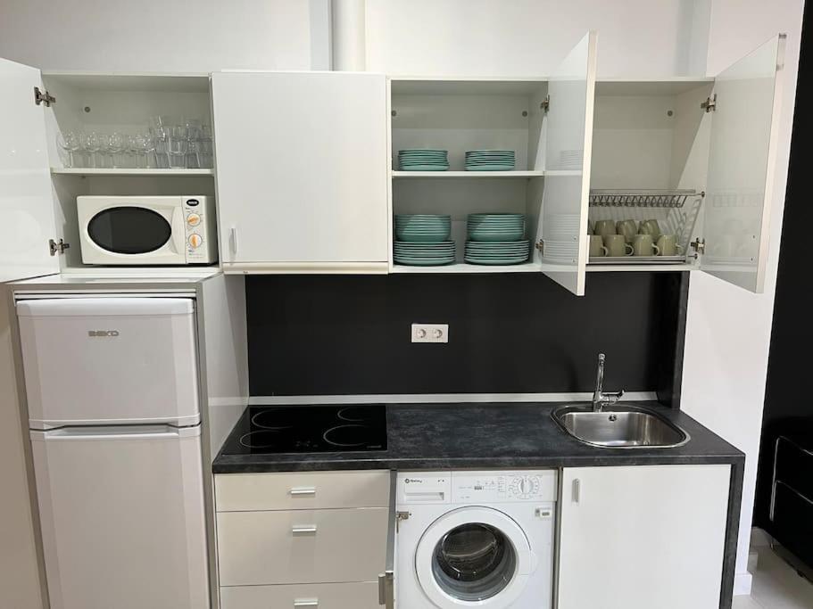 Japanese Style 9 Person Flat, Close To Alhambra Apartamento *