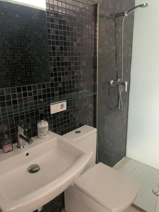 Spacious Loft / Literally At The Foot Of Alhambra Apartamento