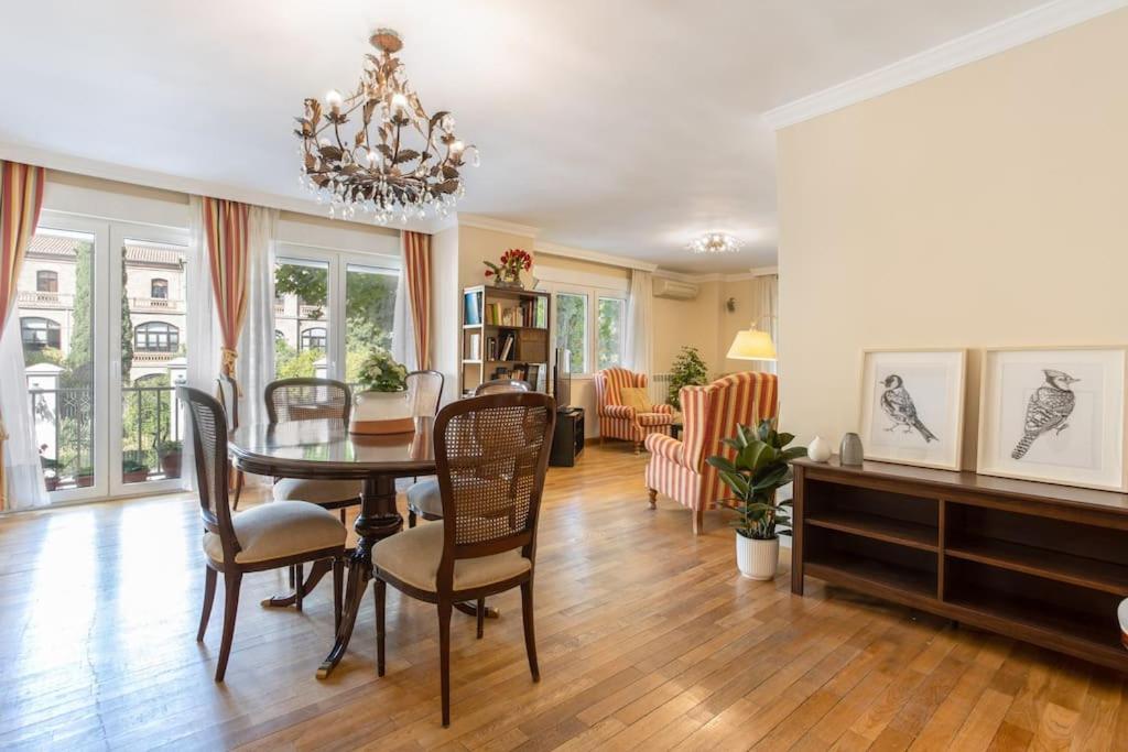 Apartamento Centrico Y Espacioso. Parking Gratuito.