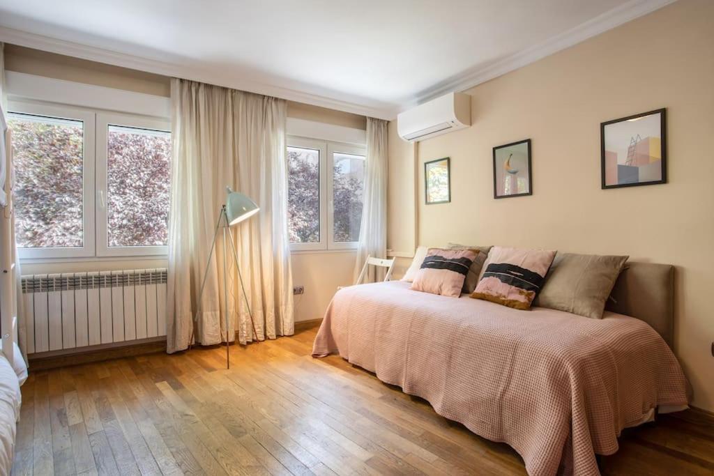 Centrico Y Espacioso. Parking Gratuito. Apartamento