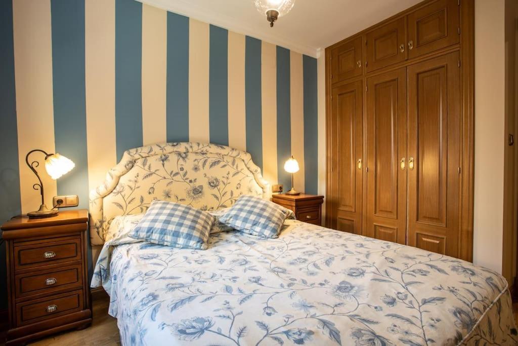 Apartamento Centrico Y Espacioso. Parking Gratuito. Granada