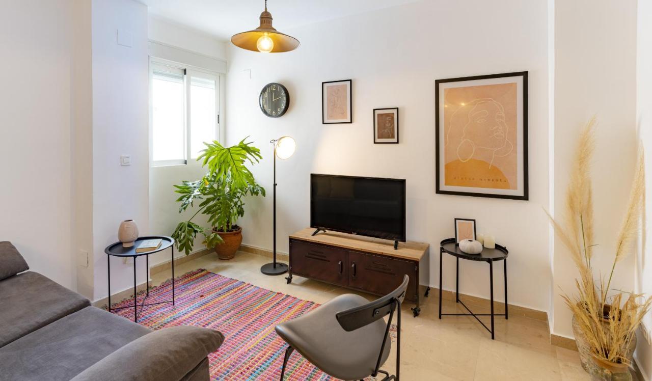 Mariana & Ganivet - Hostatel Apartment