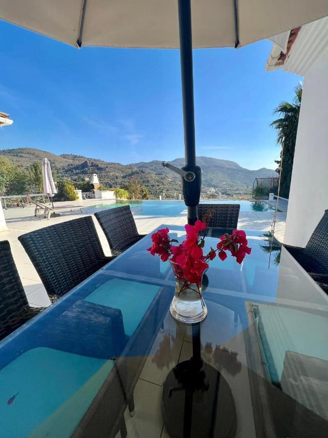 Casa Sierra, A Stunning Spanish Rural Retreat Villa *