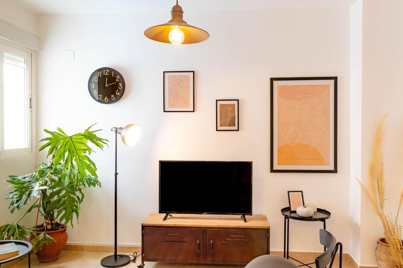 Mariana & Ganivet - Hostatel Apartment *