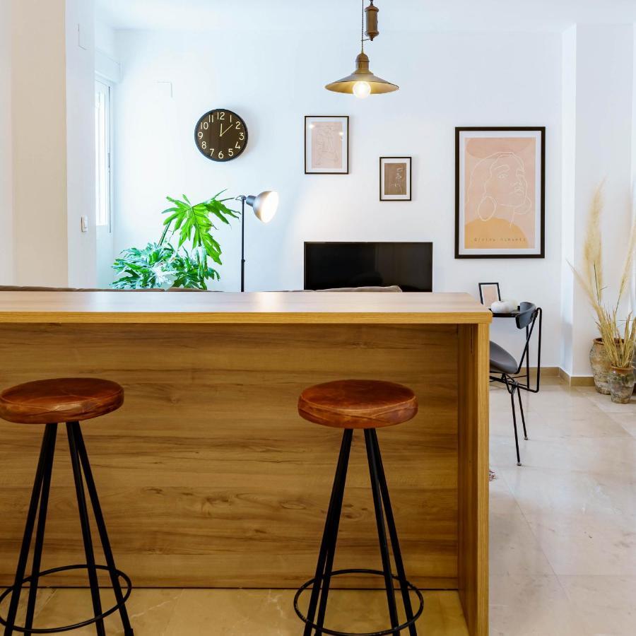 Mariana & Ganivet - Hostatel Apartment *