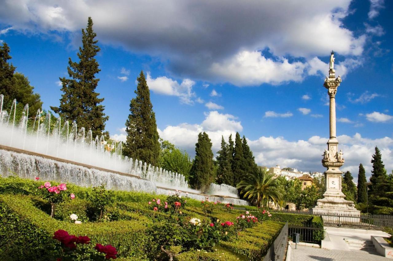 Junto A Jardines Del Triunfo