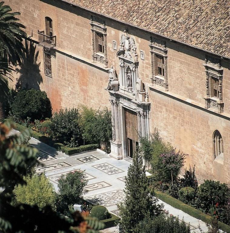 Junto A Jardines Del Triunfo *