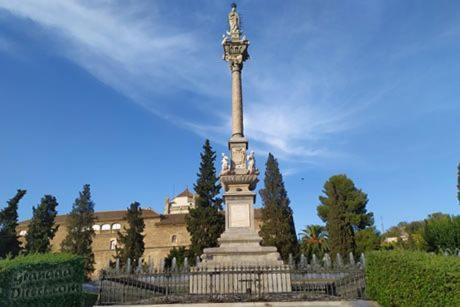 Junto A Jardines Del Triunfo *