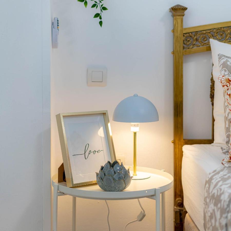 Mariana & Ganivet - Hostatel Apartment