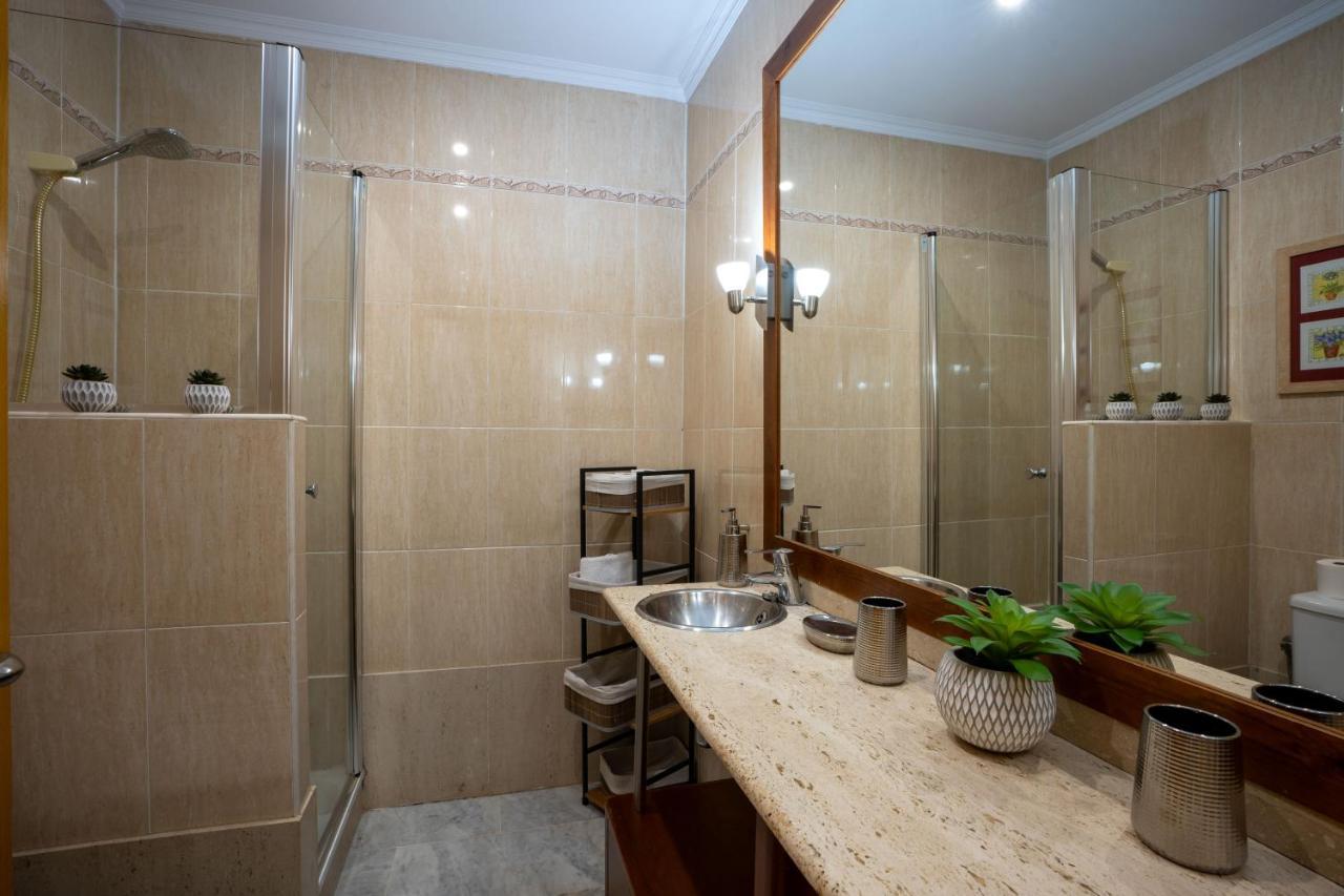 Reina Aixa- Centro Apartment *