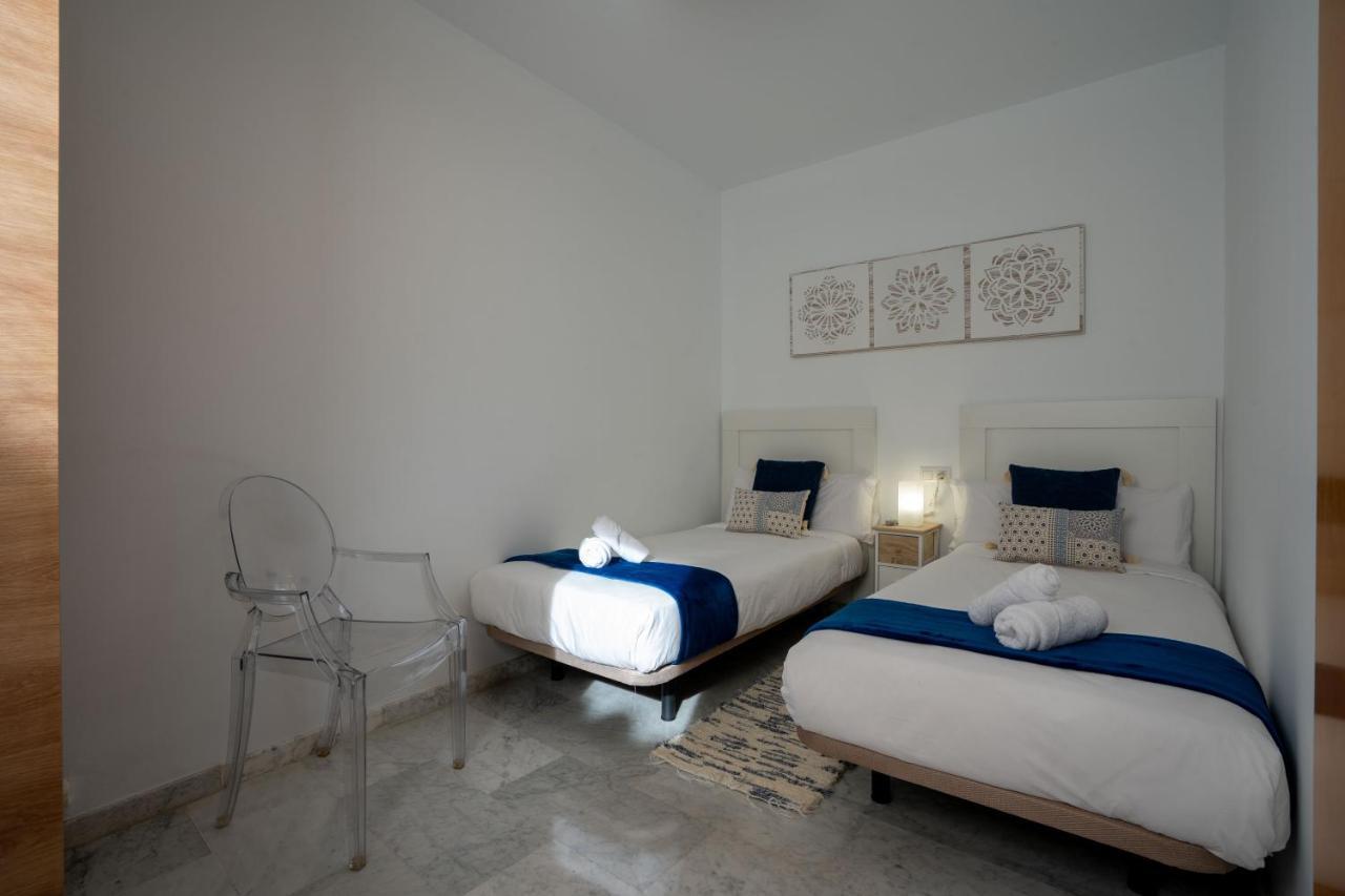 Reina Aixa- Centro Apartment