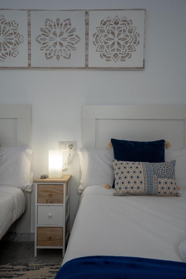 Reina Aixa- Centro Apartment