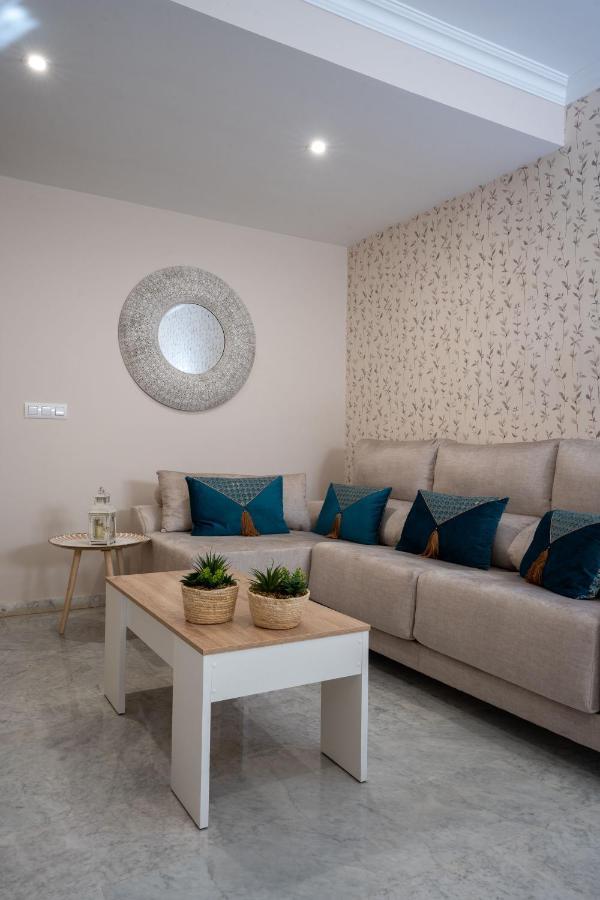 Reina Aixa- Centro Apartment *