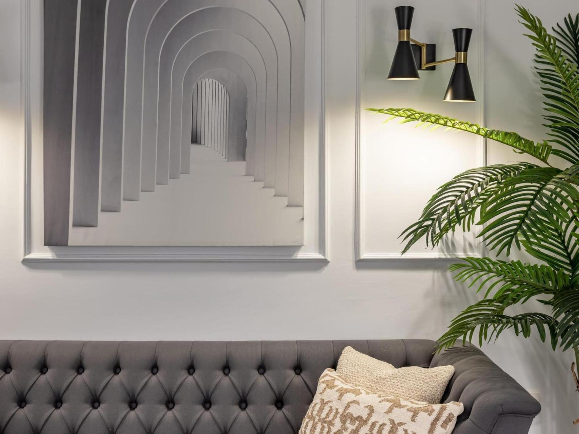 Stylish And Elegant 1 & 2 Bedroom I *