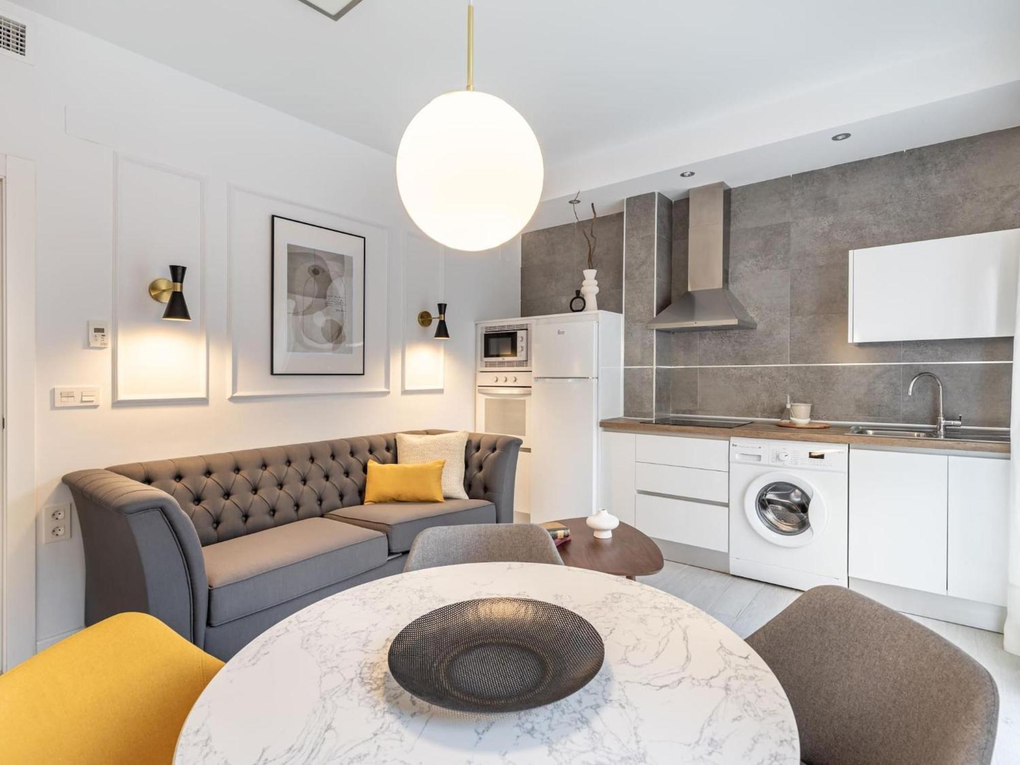 Stylish And Elegant 1 & 2 Bedroom I