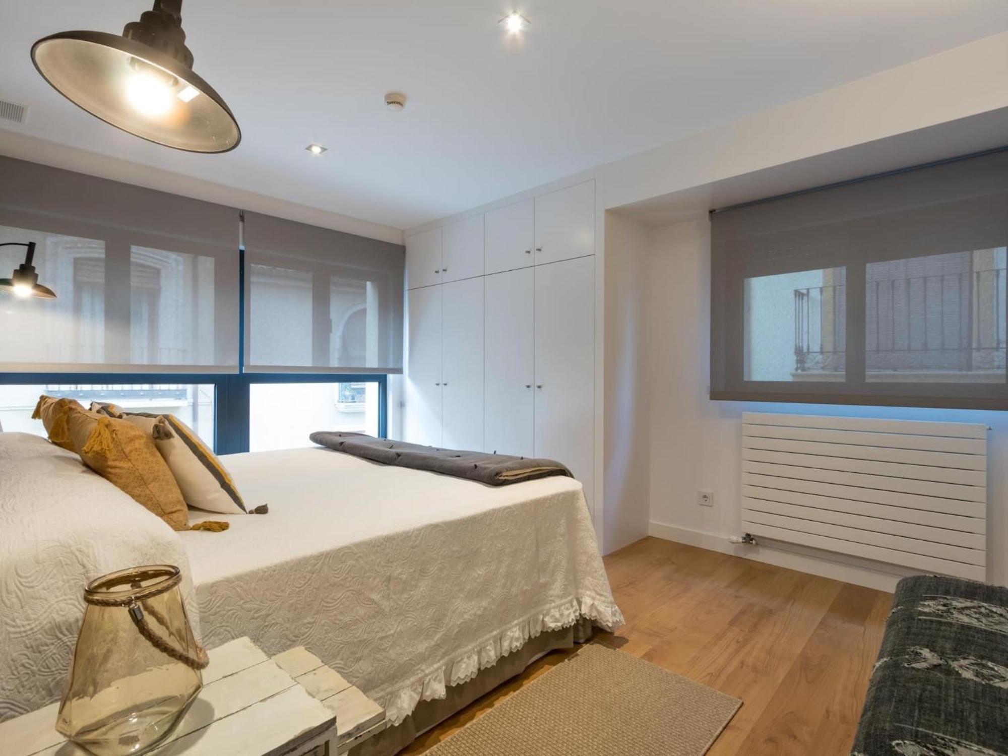 Chezmoihomes Plaza Nueva Deluxe
