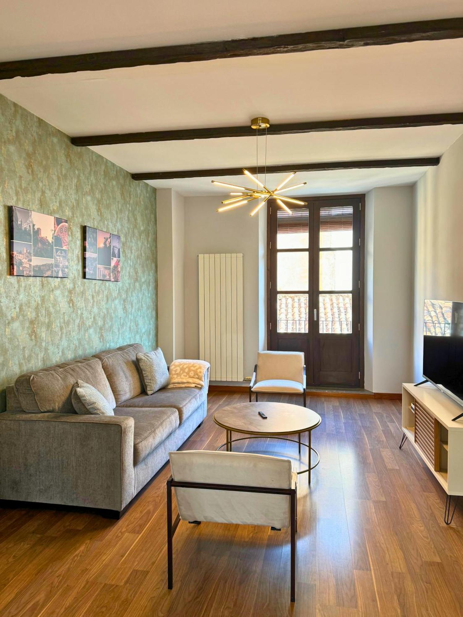 Home4u Apartamento Centro De * Granada
