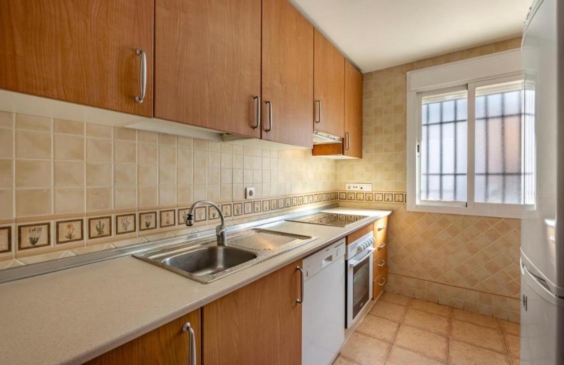 Casa Con Piscina Comunitaria En Albayzin Alto *