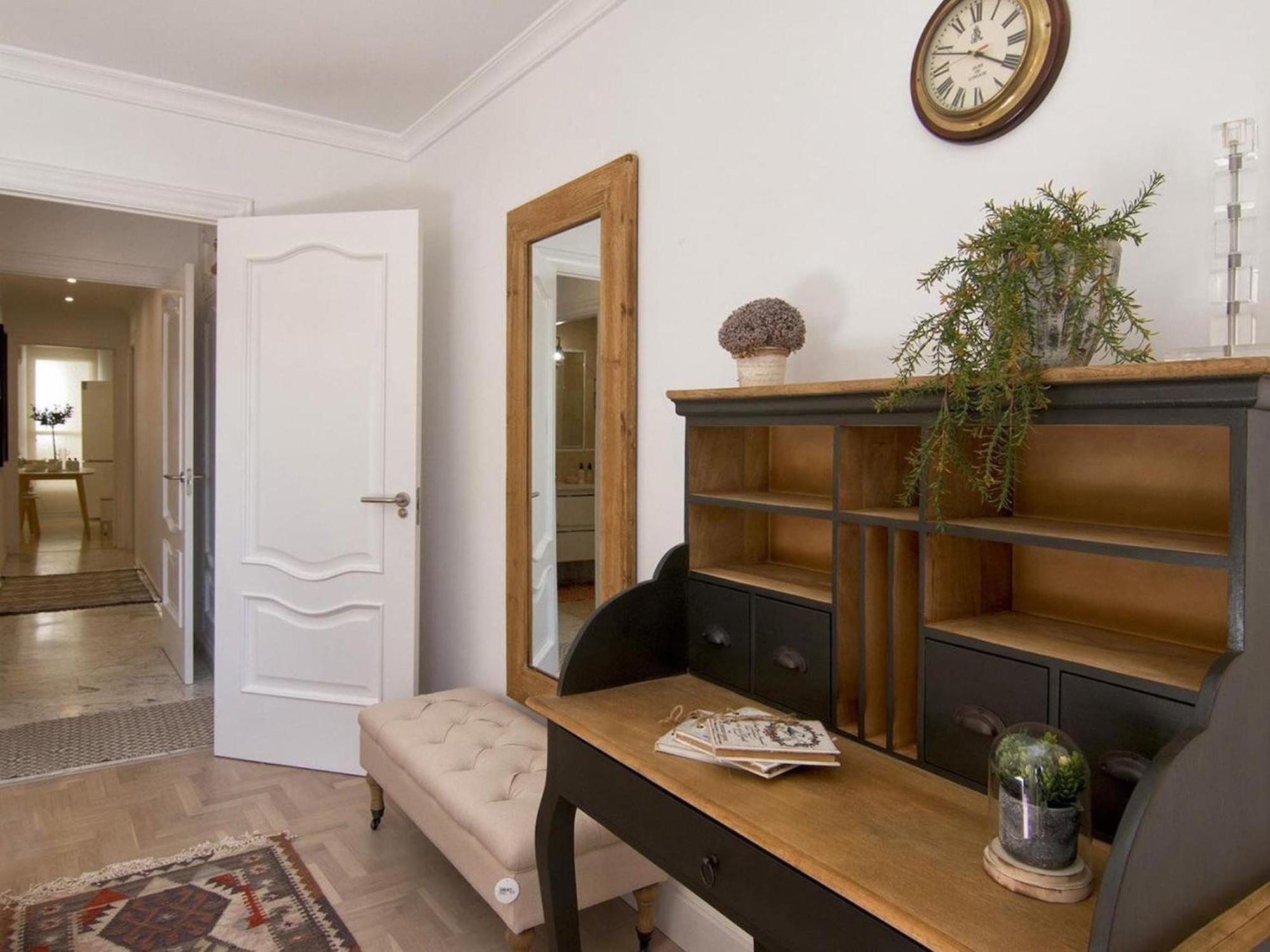 Glow And Elegant In Center Free Parking Apartment