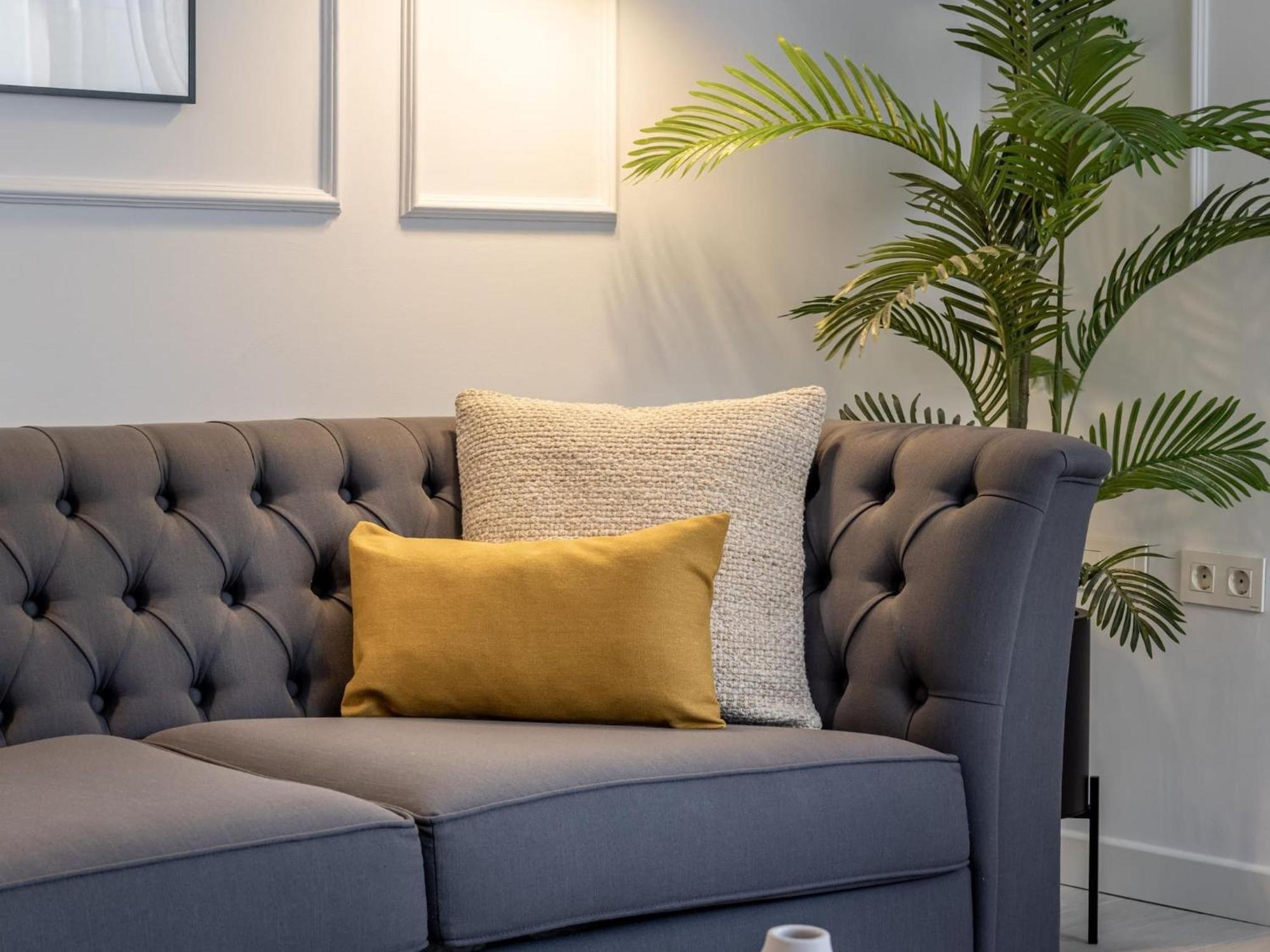 Stylish And Elegant 1 & 2 Bedroom I *
