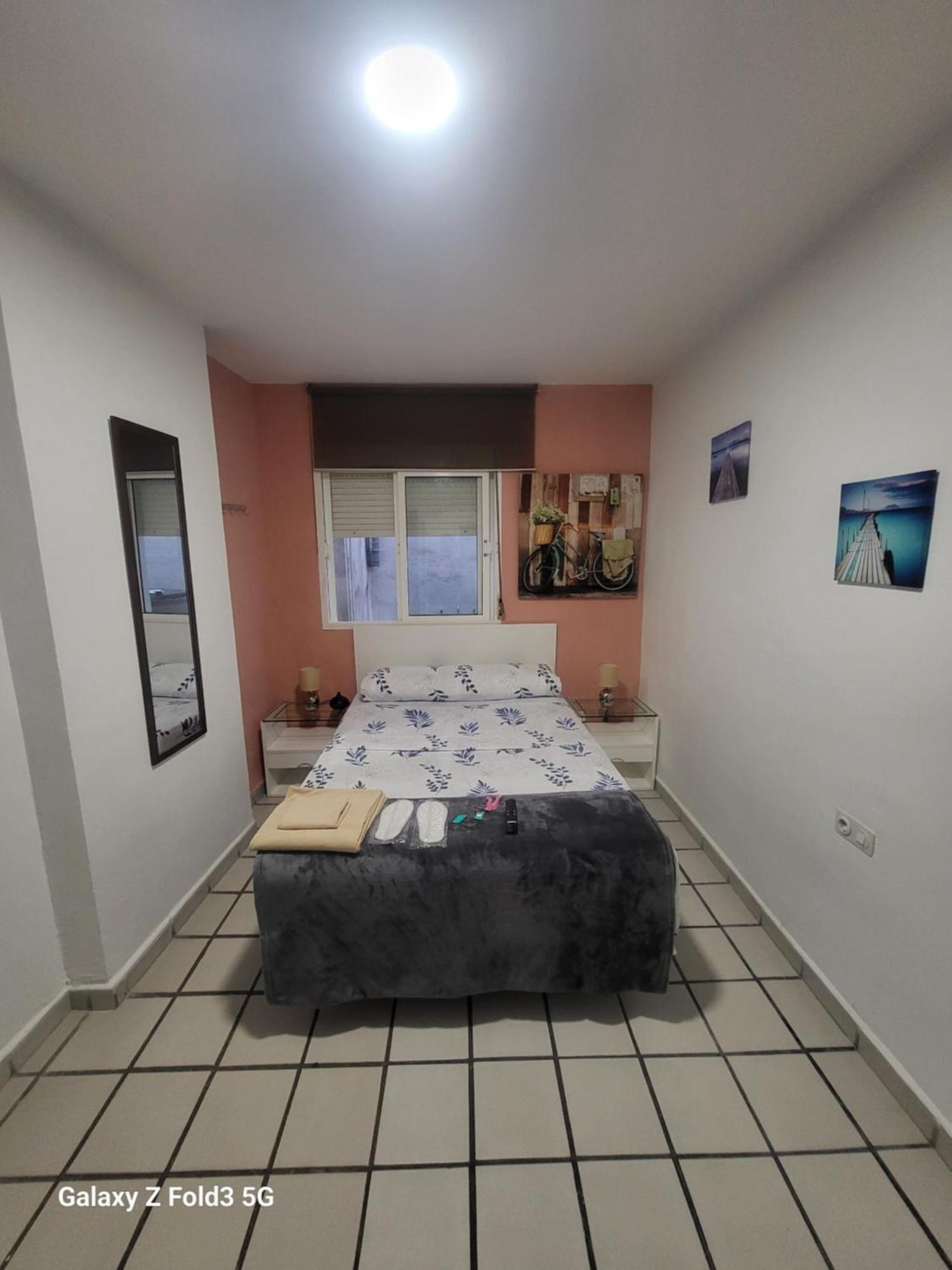 Muy Centrica. Habitación en casa particular Granada