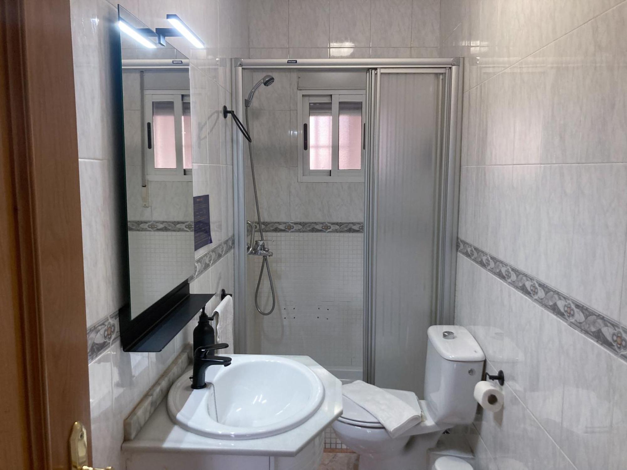 Apartamento Luninoso Y Practico En El Centro Con Amplio Parking Incluido *