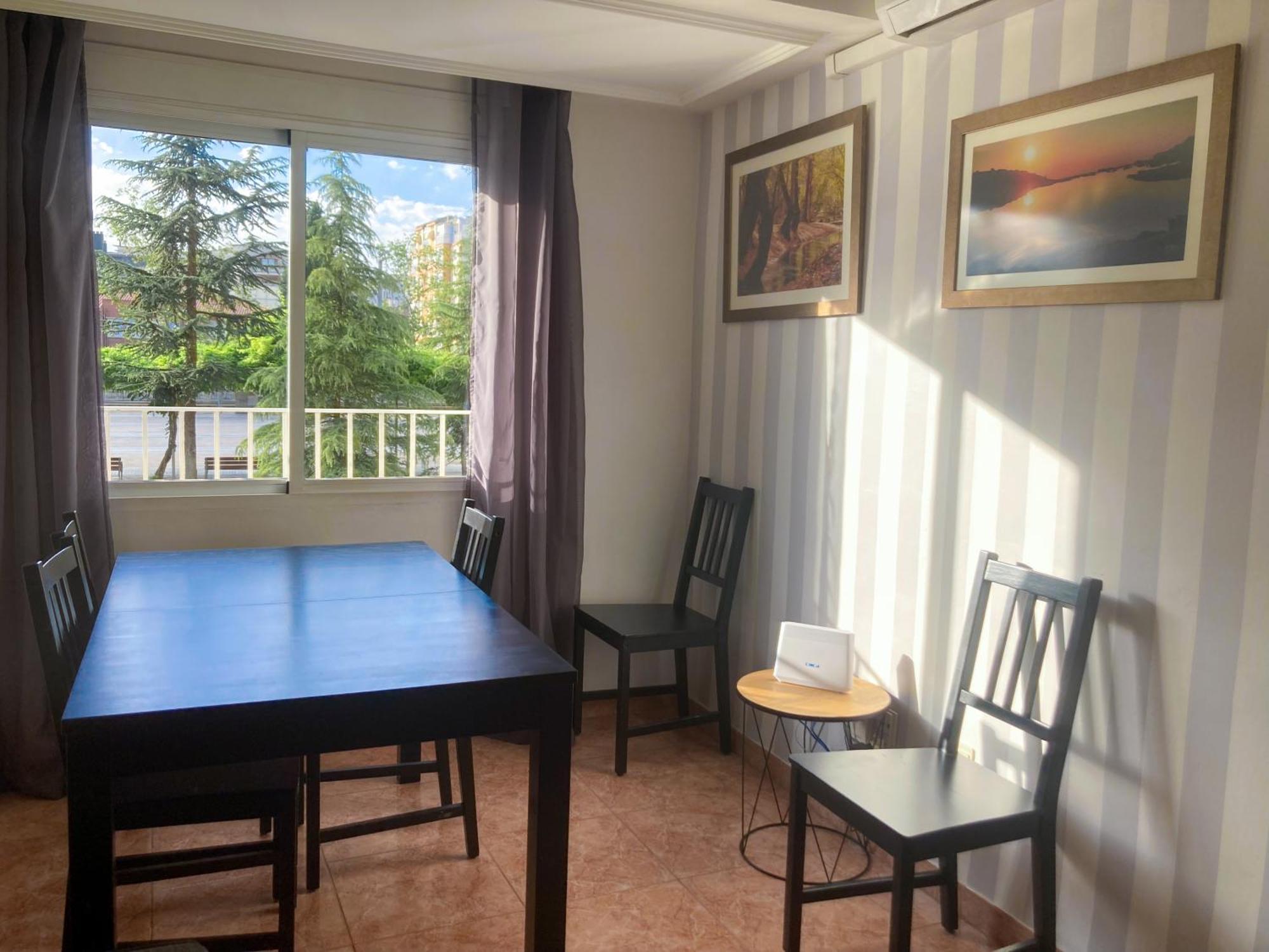 Apartamento Luninoso Y Practico En El Centro Con Amplio Parking Incluido
