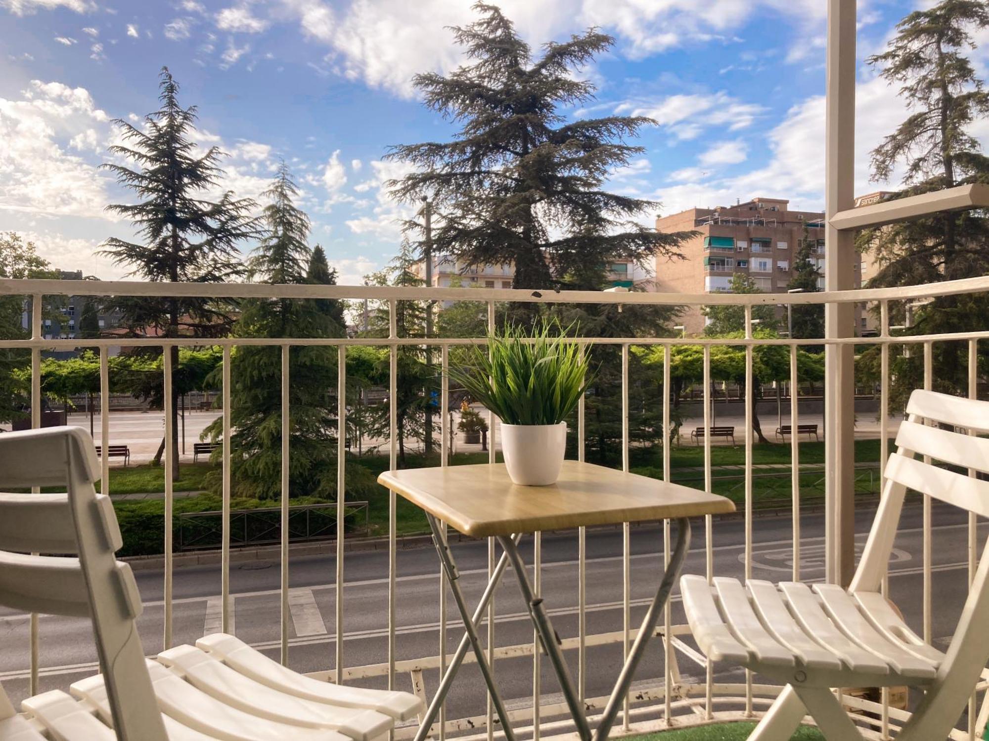 Apartamento Luninoso Y Practico En El Centro Con Amplio Parking Incluido Granada