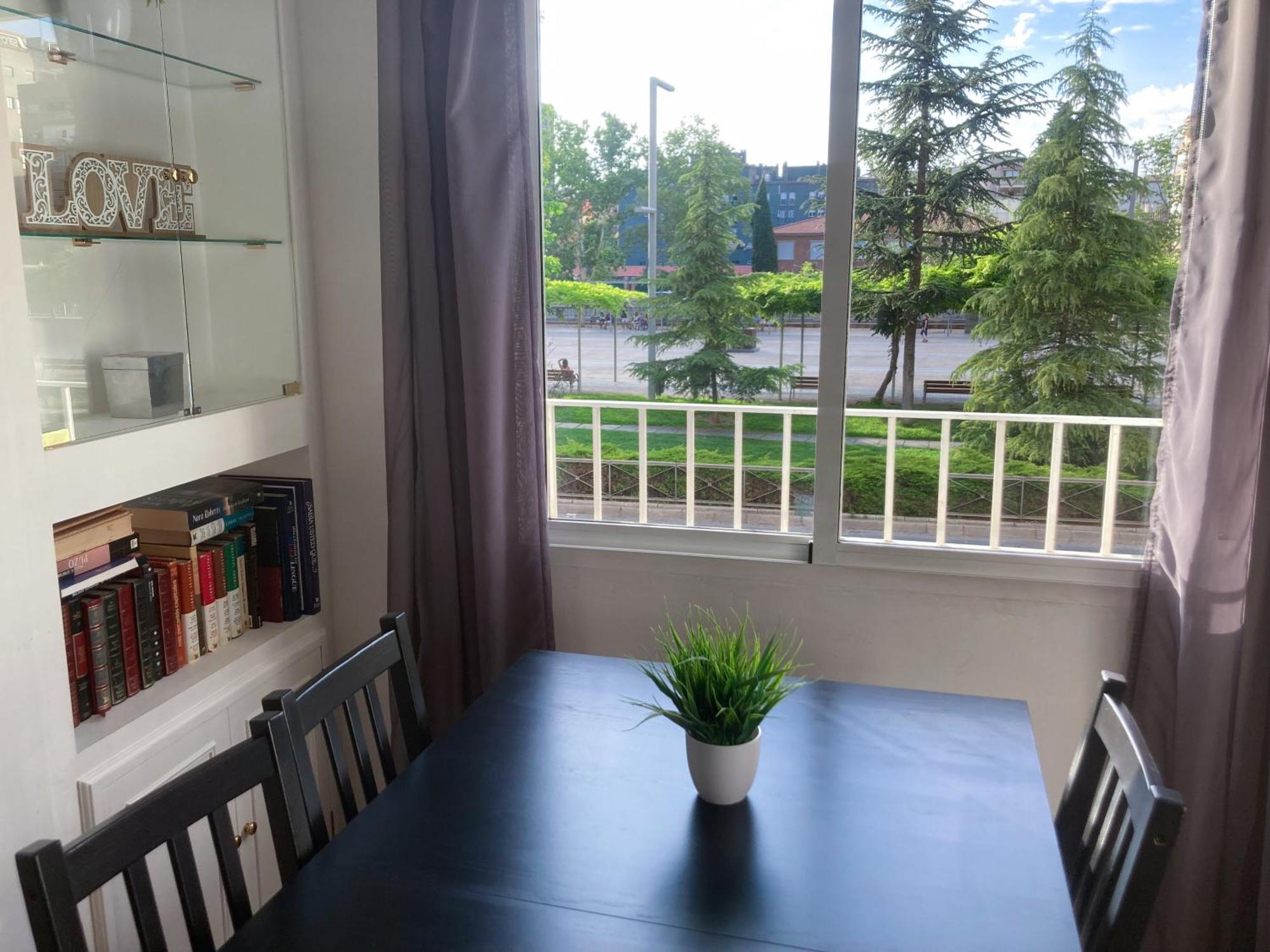 Apartamento Luninoso Y Practico En El Centro Con Amplio Parking Incluido *