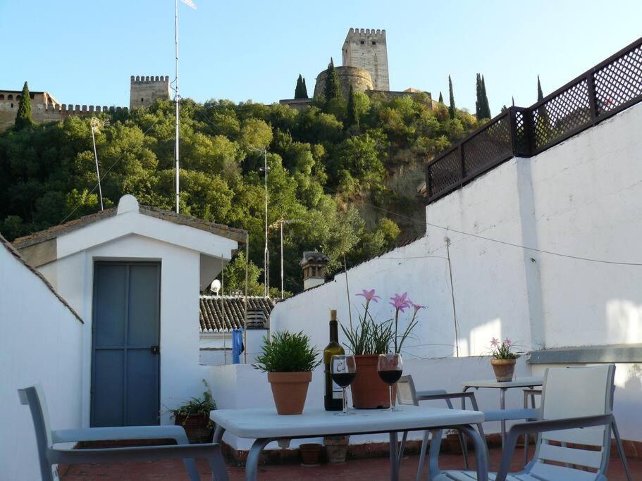 Frente A La Alhambra Apartment Granada