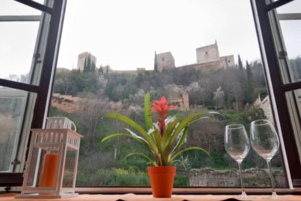 Alhambra Enamora 2. Paseo De Tristes Views 1-b *