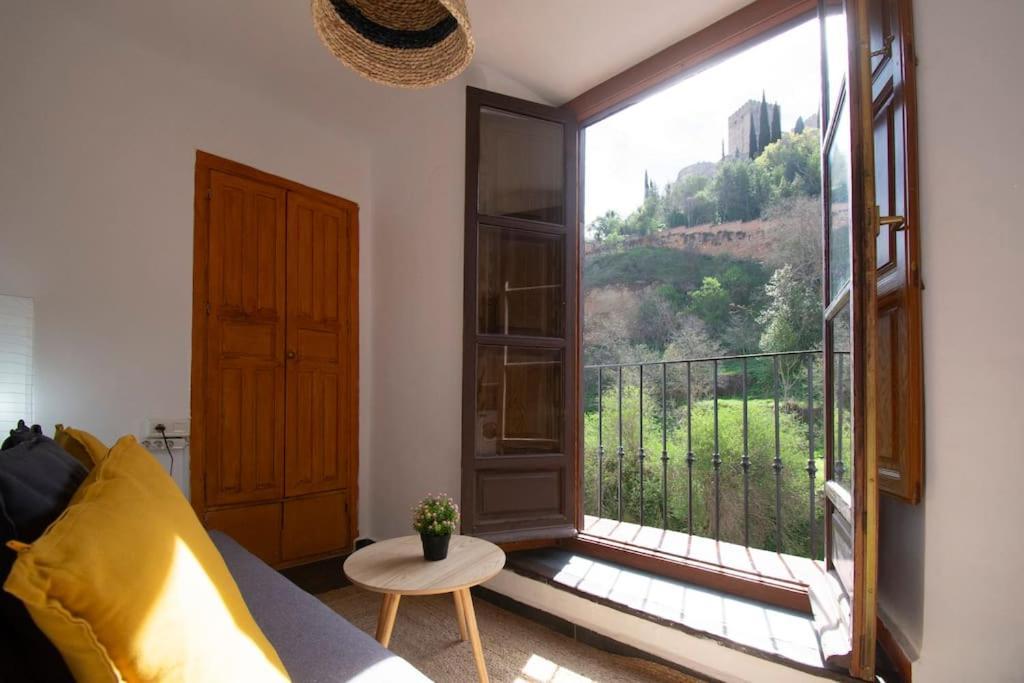 Alhambra Enamora 2. Paseo De Tristes Views 1-b *