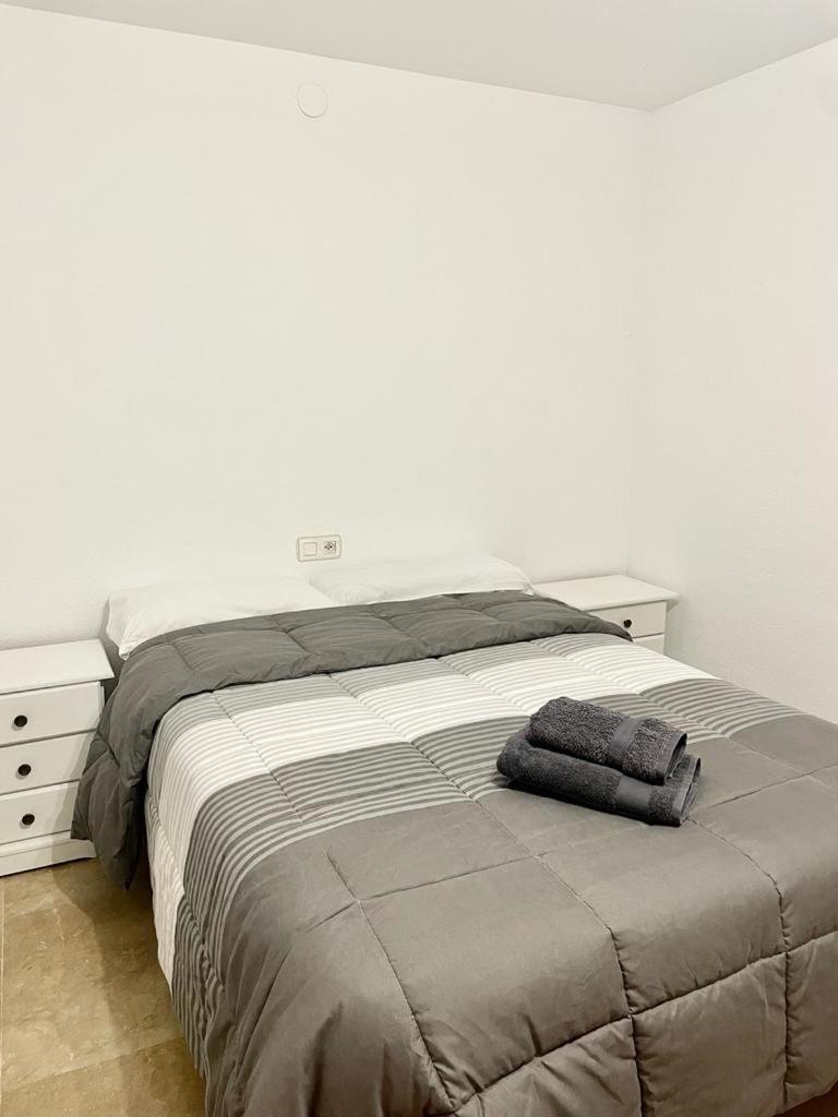 Apartamento, Piscina Y Parking Tico Medina Granada