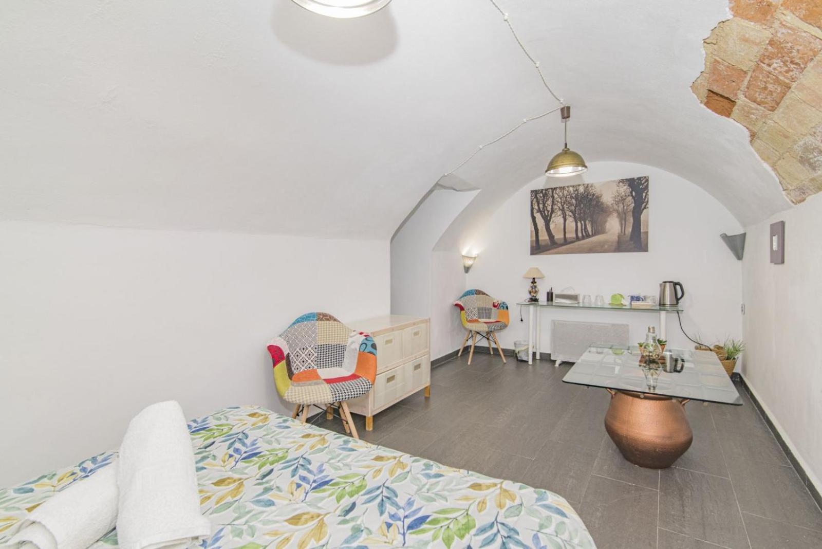 La Cueva De H Y M Homestay