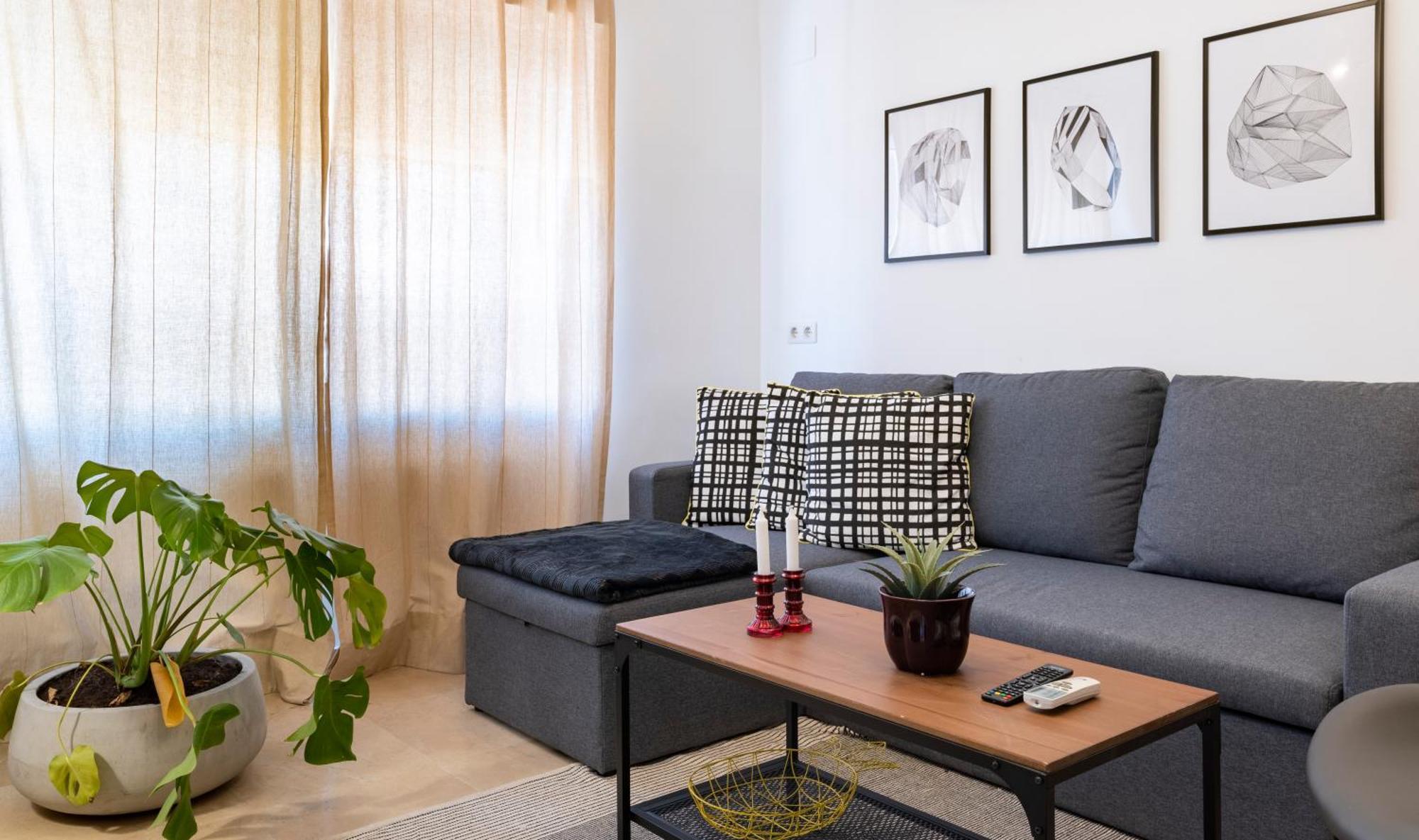 Mariana & Ganivet - Hostatel Apartment *