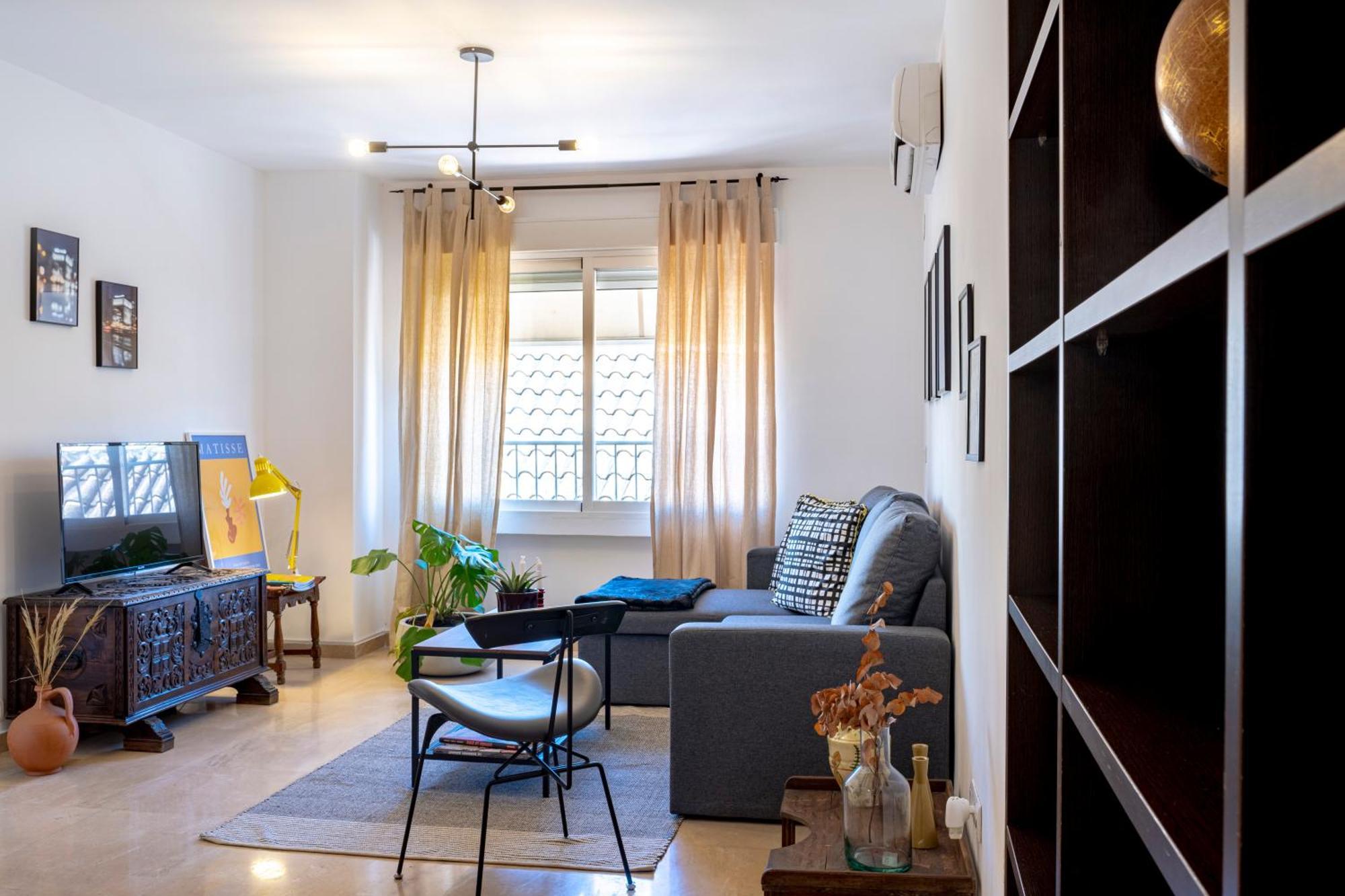 Mariana & Ganivet - Hostatel Apartment *