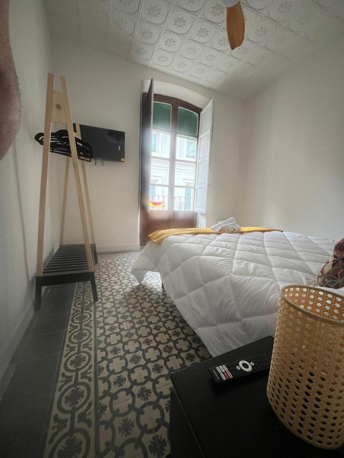 Centrico Y Amplio Alhondiga Apartamento Granada