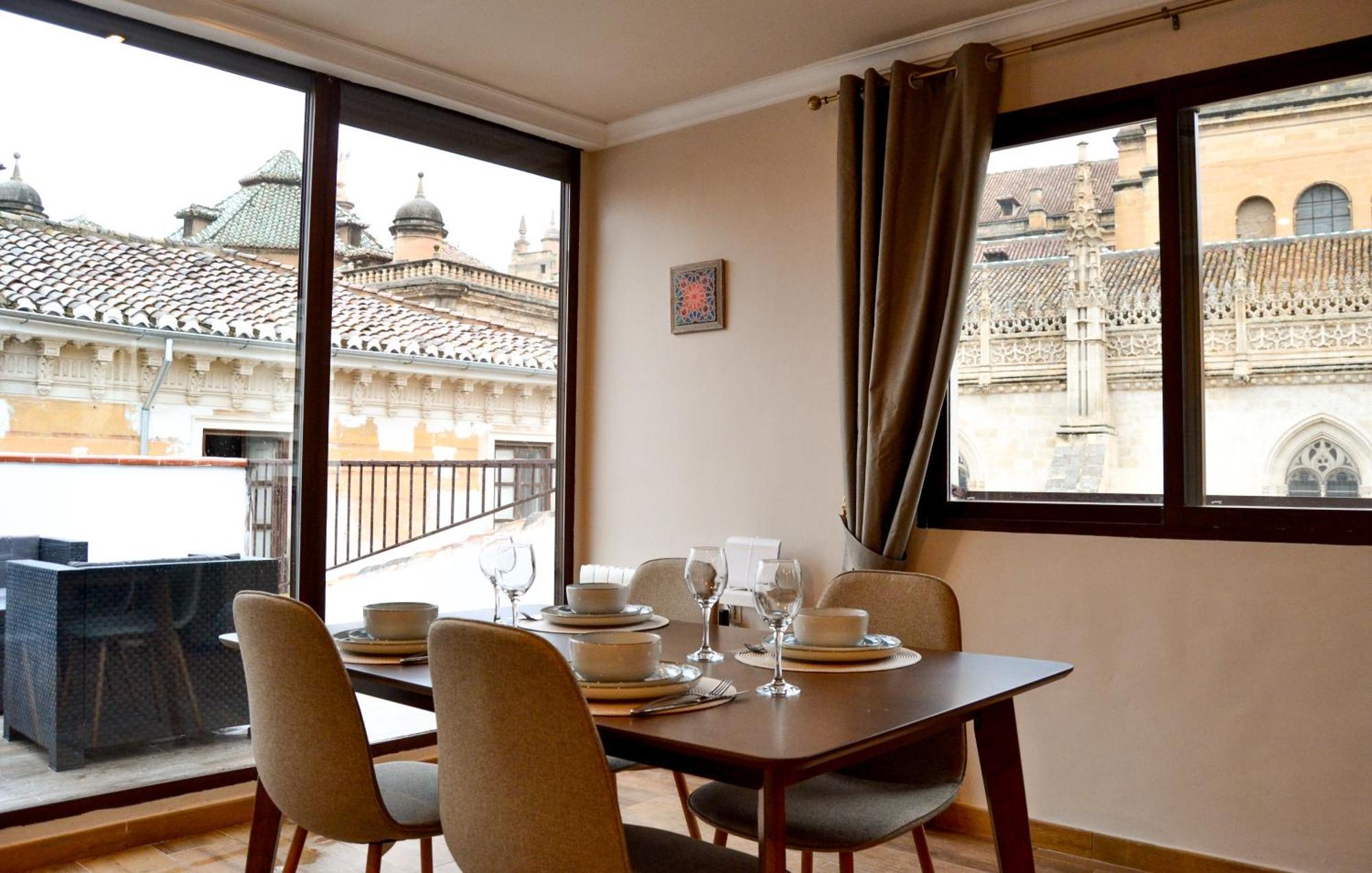Tuguest Palacio De La Madraza Apartamento *