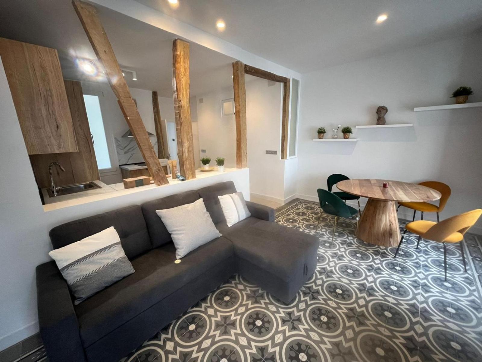 Centrico Y Amplio Alhondiga Apartamento Granada