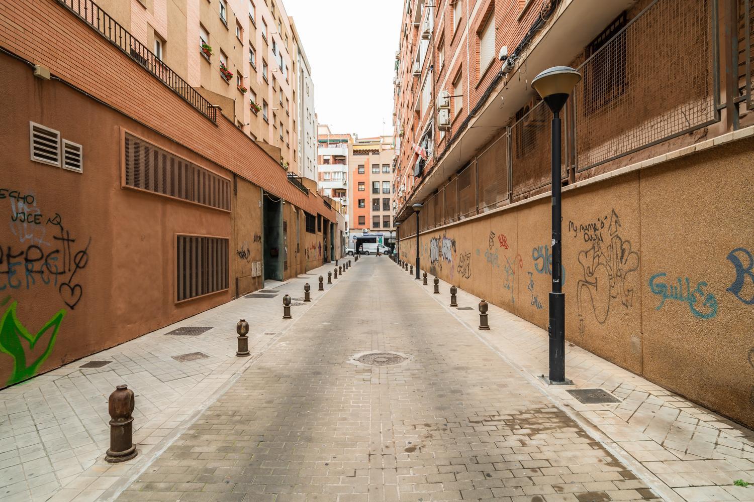 Tuguest Station With Parking Granada