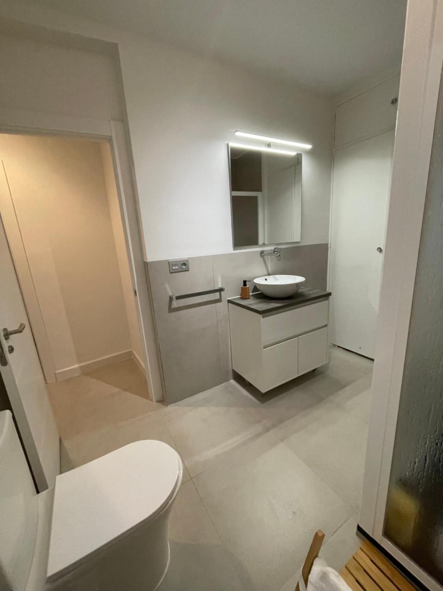 Centrico Y Amplio Alhondiga Apartamento Granada