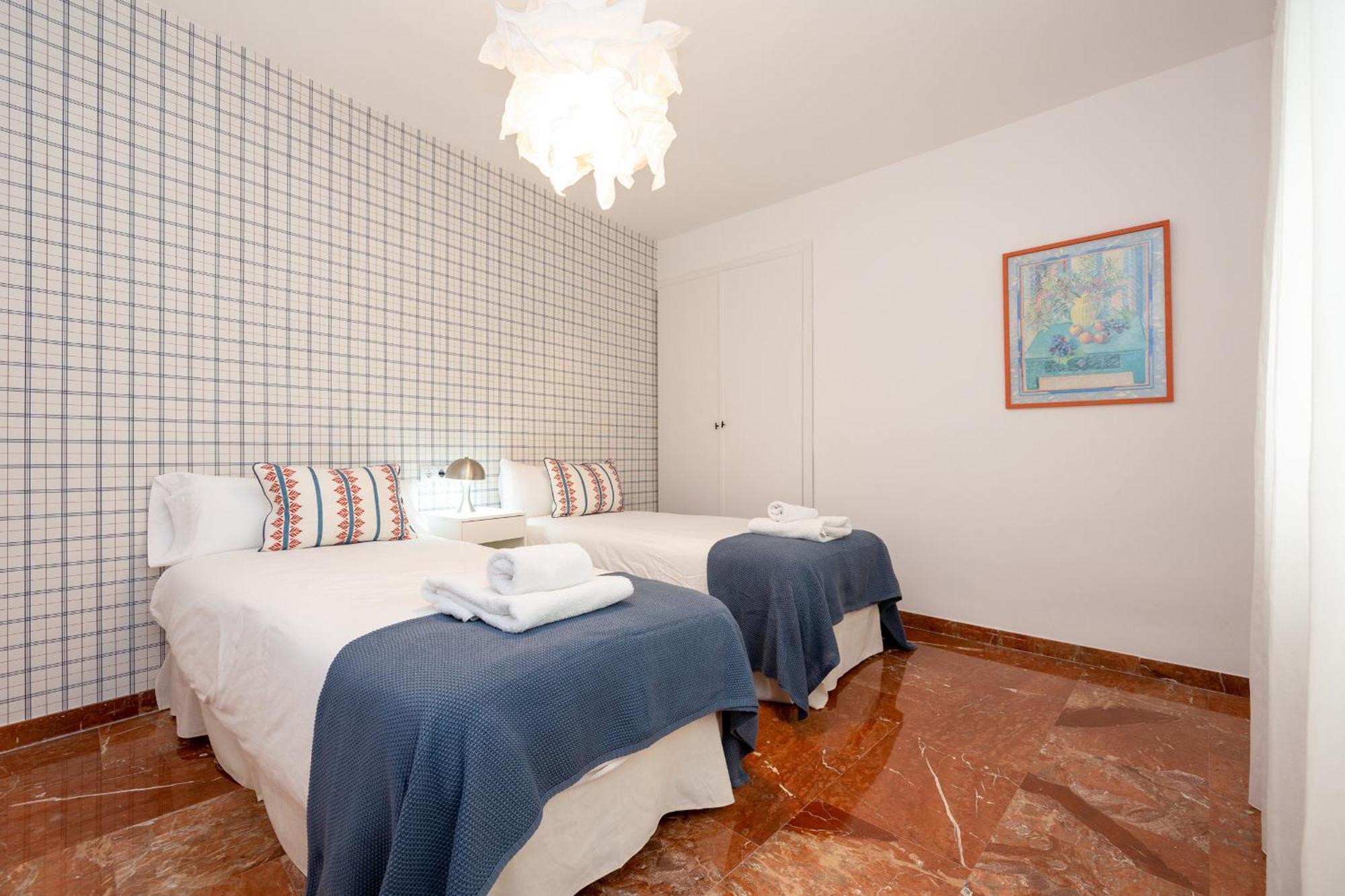 Gran Via Cathedral Apartment *