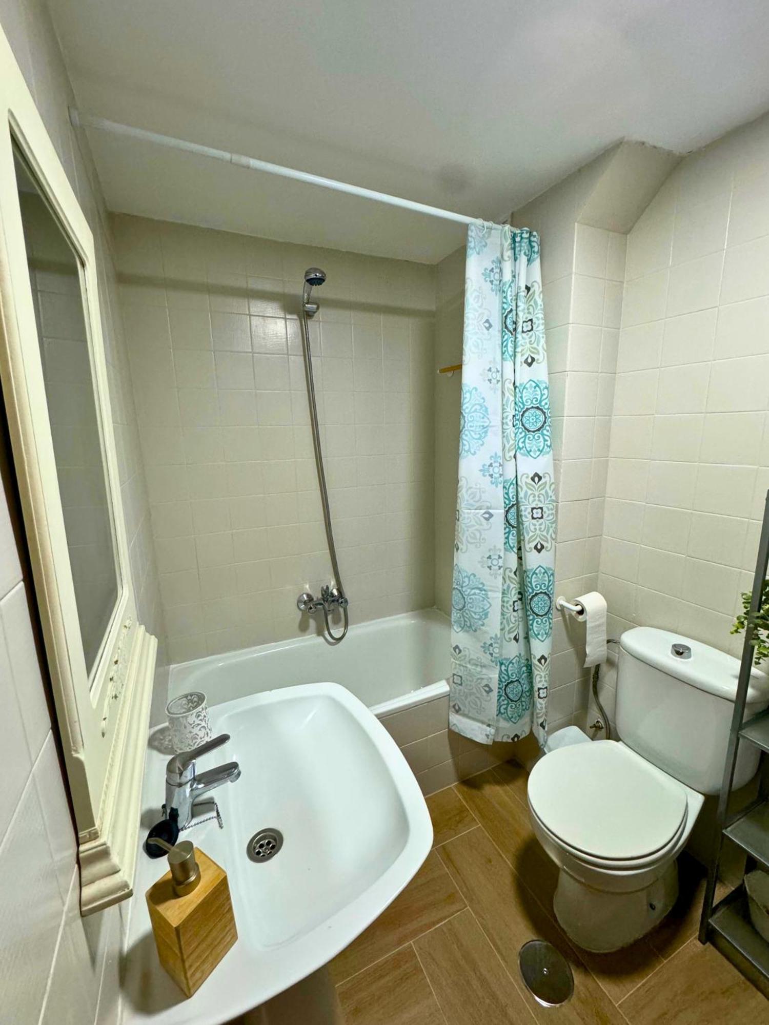 Apartamento Home4u En Plaza De Gracia Granada