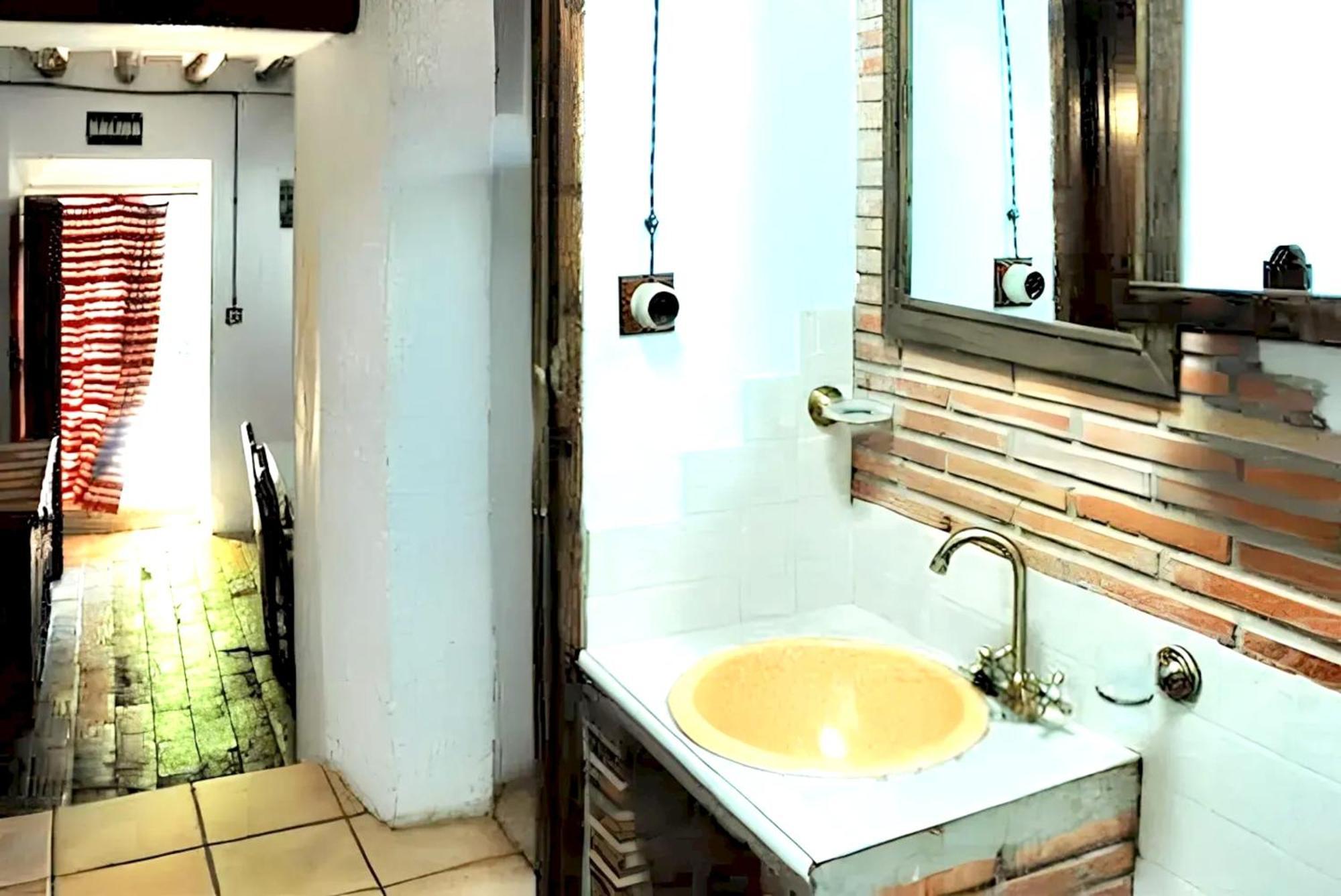 Villa Elegant In With Pool And Garden