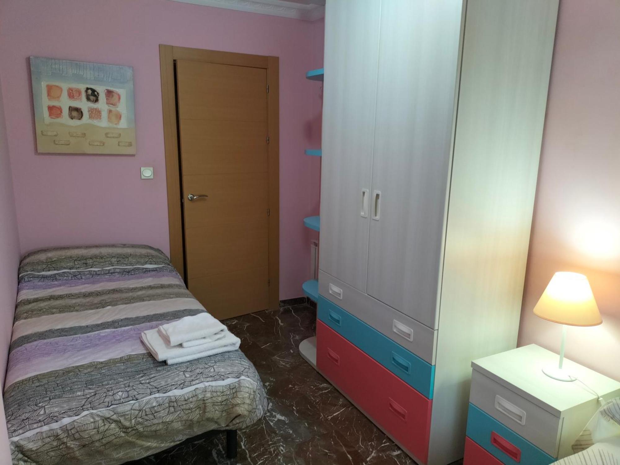 Piso Turístico En Granada. Zona Palacio Deportes Apartamento *