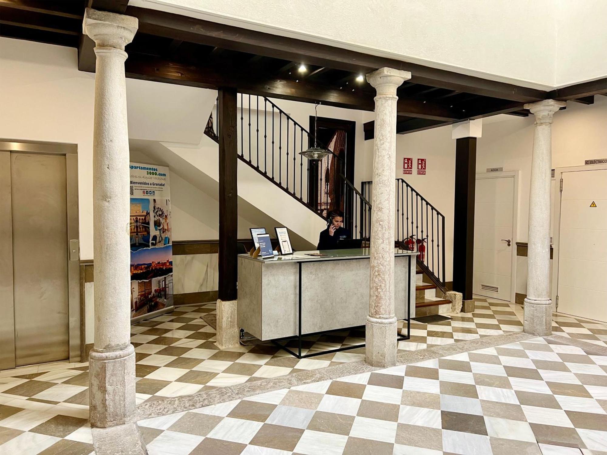 Apartment Puerta Elvira 3000 *